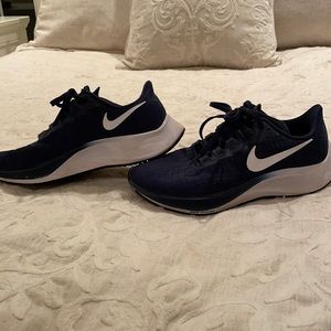 Navy blue Nike air zoom.